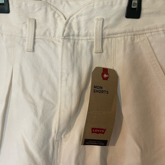 Levi’s Mom Shorts - Picture 3 of 6